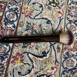 Hourglass No. 2 Foundation/Blush Brush